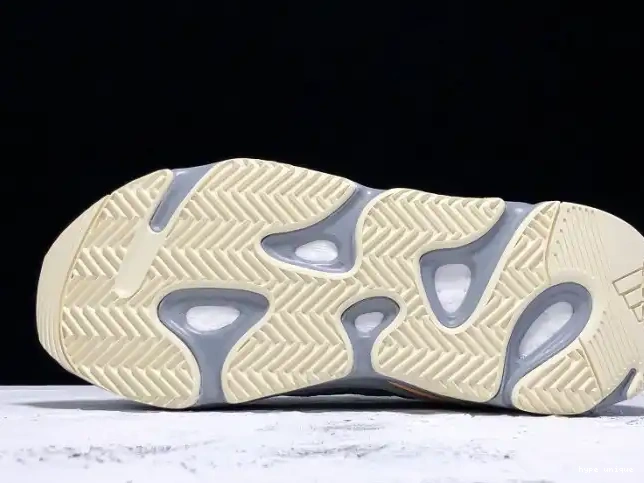 hype EQ7597 Adidas 700 Yeezy Boost Inertia